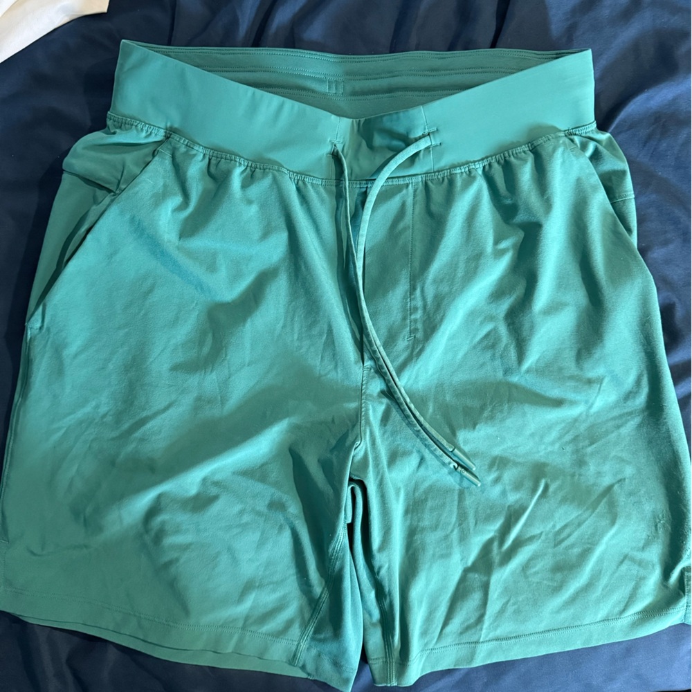 lululemon athletica Green Athletic Shorts Lightweight Fit